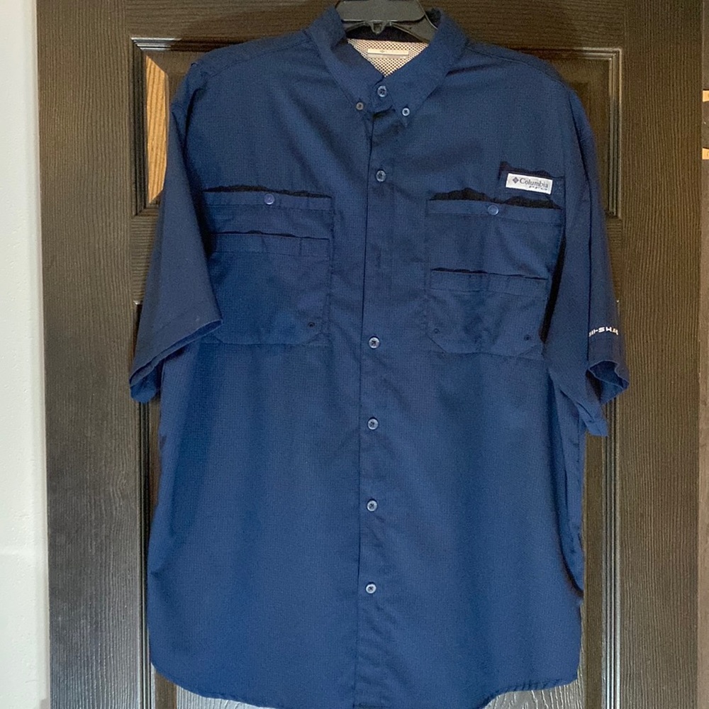 Men’s large - PFG Columbia vented shirt 
beautiful rich navy blue